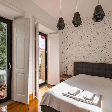 Lost :: Avenida House בית הארחה