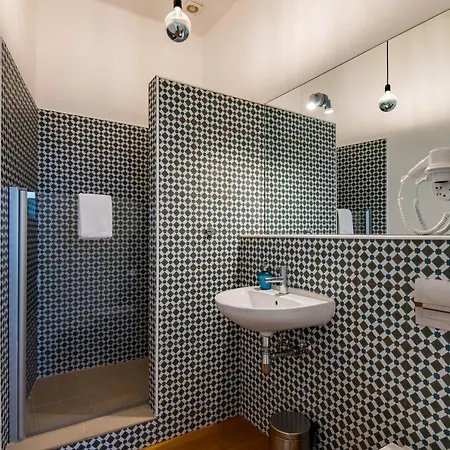 בית הארחה Lost :: Avenida House 3*