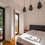Lost :: Avenida House Gasthof