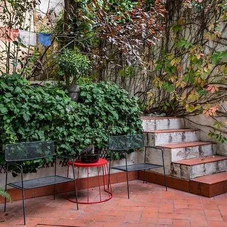 Pensión Lost :: Avenida House