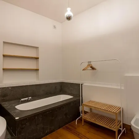 Gasthuis Lost :: Avenida House 3*