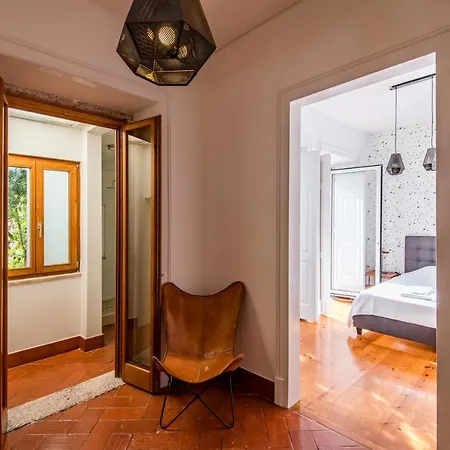 Lost :: Avenida House Gasthuis Lissabon